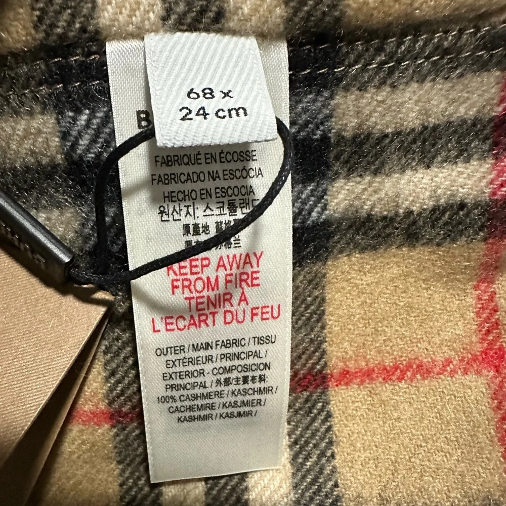 Burberry Vintage Check Snood in Tan and Black - Picture 10 of 16